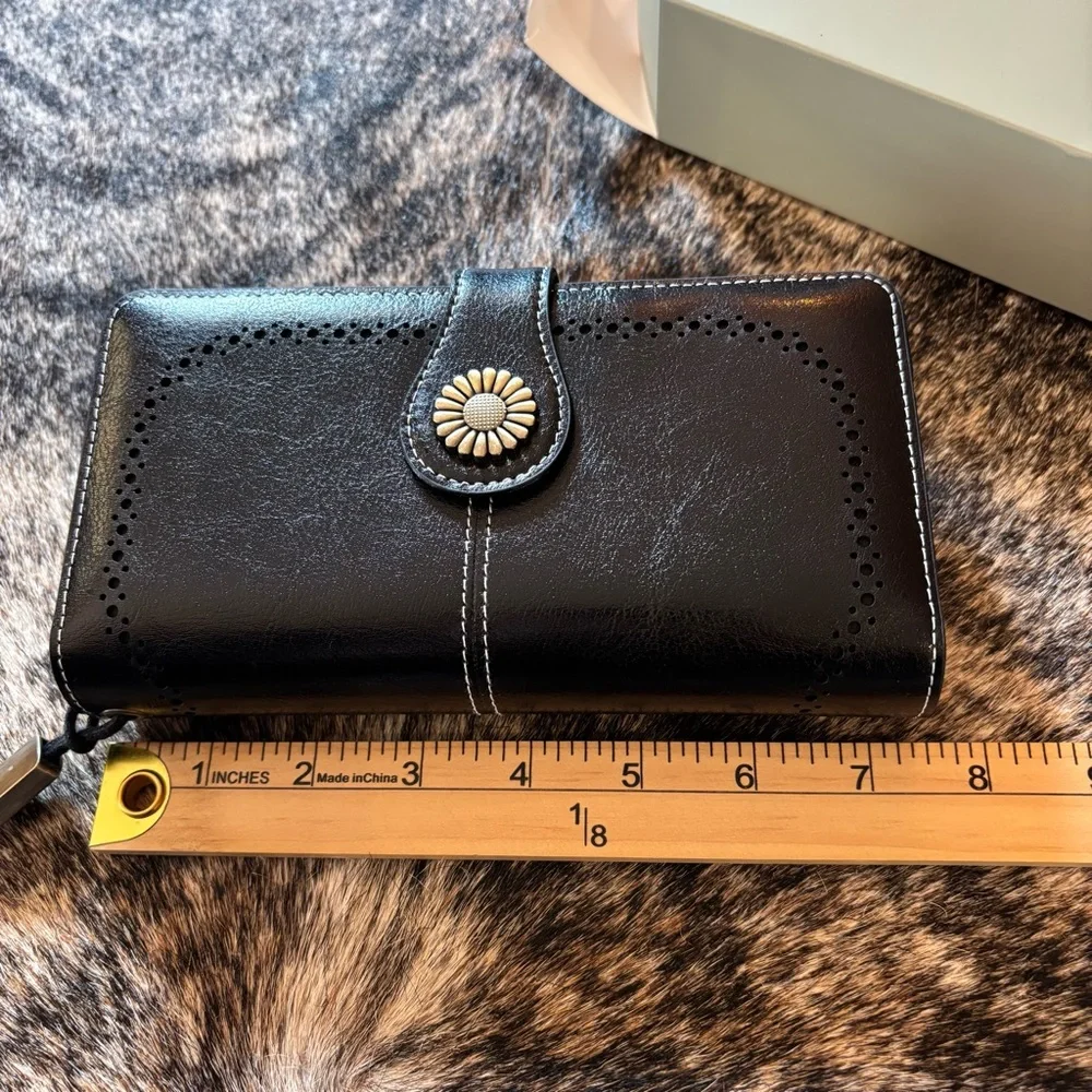 NWT Black Faux Leather Sunflower Detail Wallet / Wristlet, Lots of space! - Picture 12 of 14
